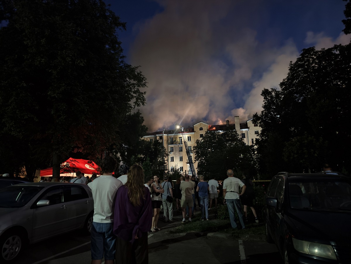Что происходит в доме на Ленина в центре Минска, где почти всю ночь тушили сильный пожар