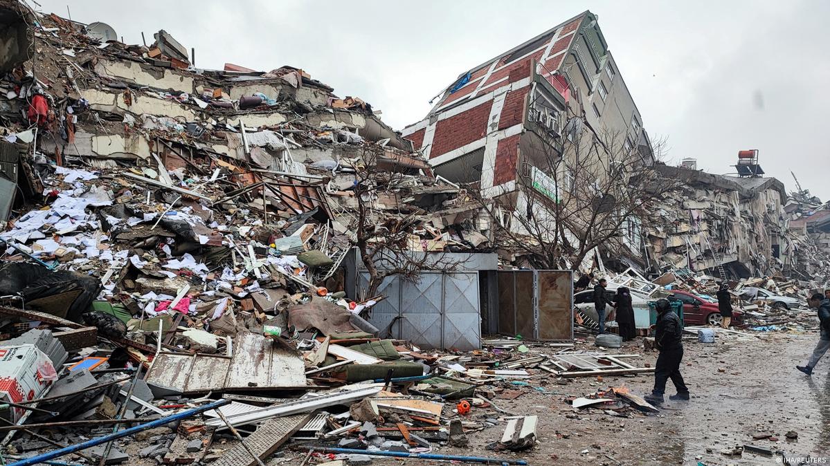 В Турции арестовали более 100 человек из-за обрушения зданий после землетрясения