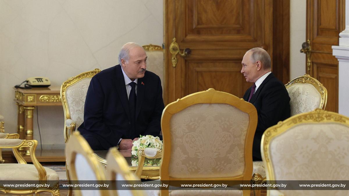 Лукашенко отправился в командировку в Россию 
