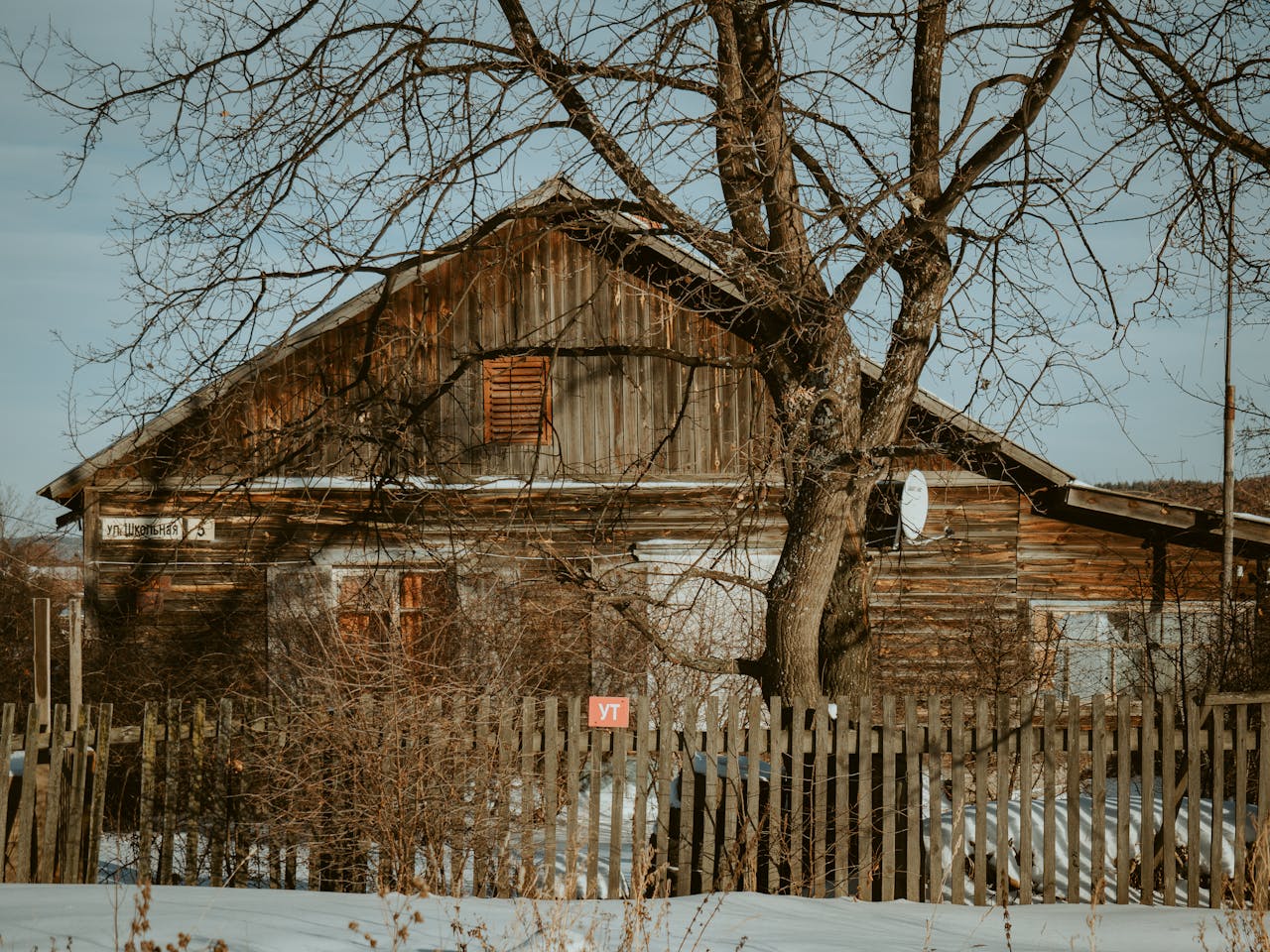 Пустующие дома на селе разрешили продавать со скидкой до 80%