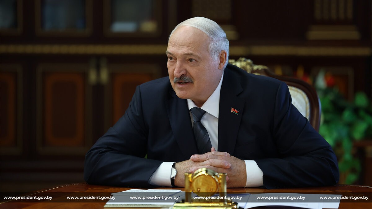 Лукашенко рассказал, о чем говорил с представителями Зеленского