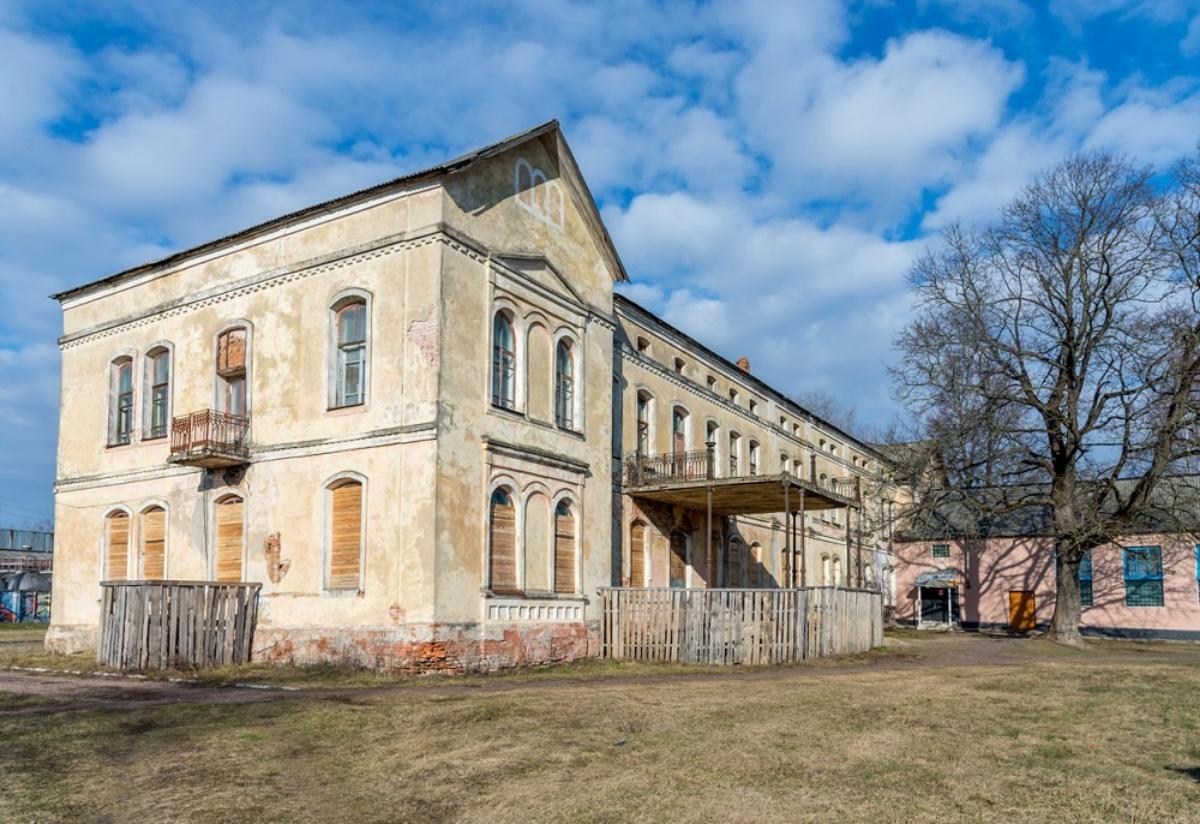 Усадьбу в Чечерске, где гостили Пушкин и Александр II, снова пытаются продать за одну базовую