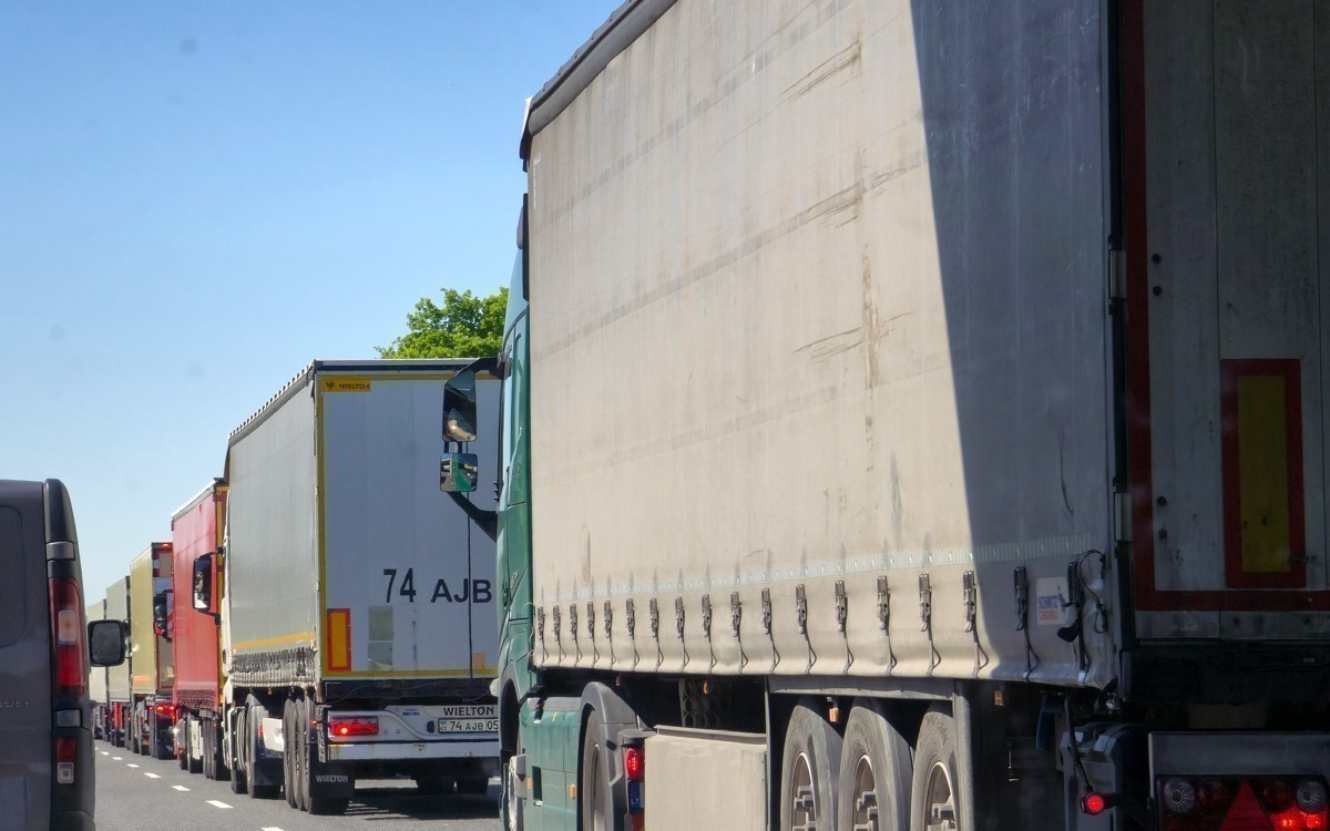 В России за нарушения хотят задерживать фуры иностранных перевозчиков