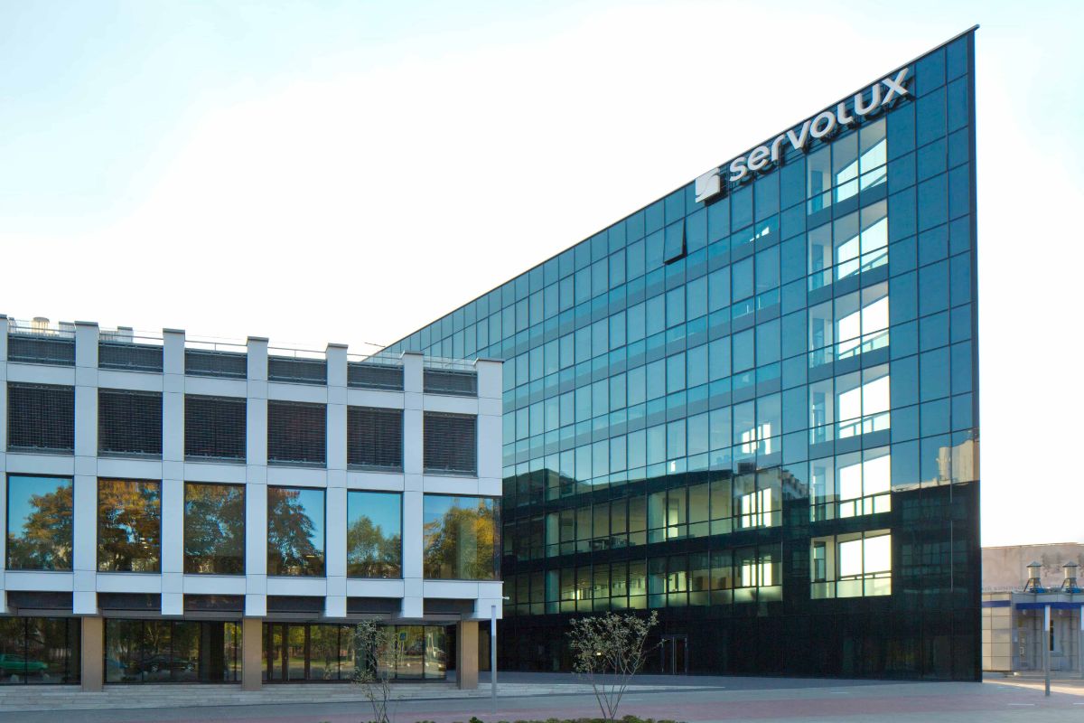 Владелец «Серволюкса» передал права на товарные знаки новой компании