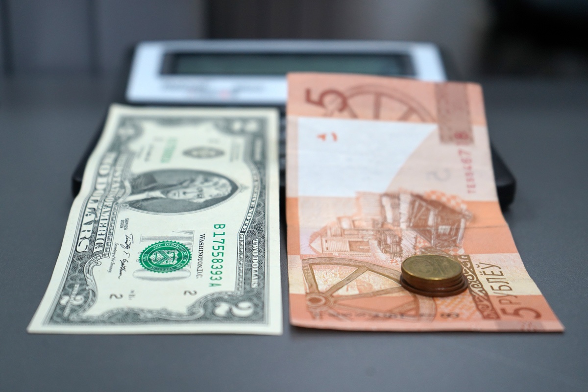 На торгах 11 августа доллар перешагнул отметку в 3,2 рубля