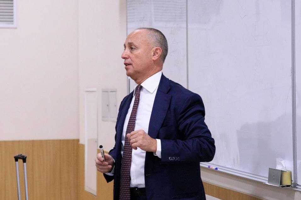 Стратегический взгляд в 2026 год: уникальная программа от ведущей бизнес-школы Беларуси