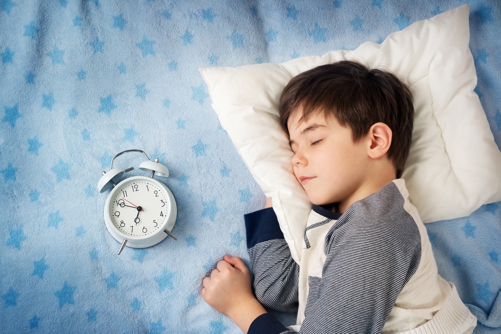 Исследование: недостаток сна серьезно влияет на мозг детей в будущем