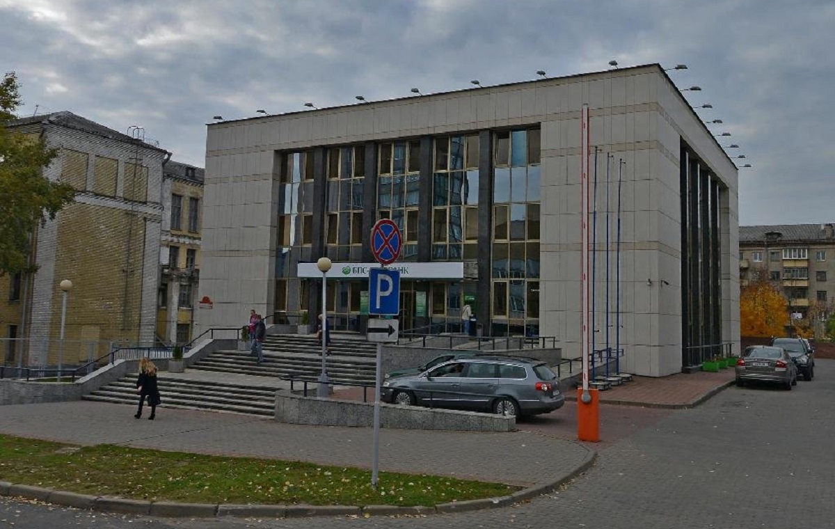 В Минске за $1,5 млн продают трехэтажное здание Сбер Банка