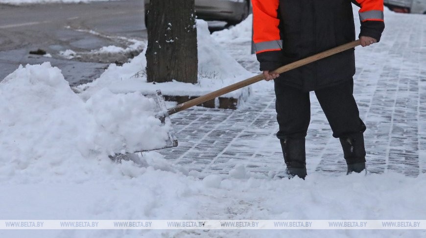 Не убирают снег: санслужба проверила территории торговых центров и назвала нарушителей 