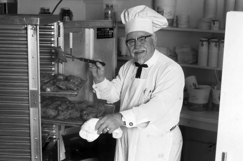 История успеха: как сеть KFC за 10 лет изменила рынок фастфуда в Беларуси 