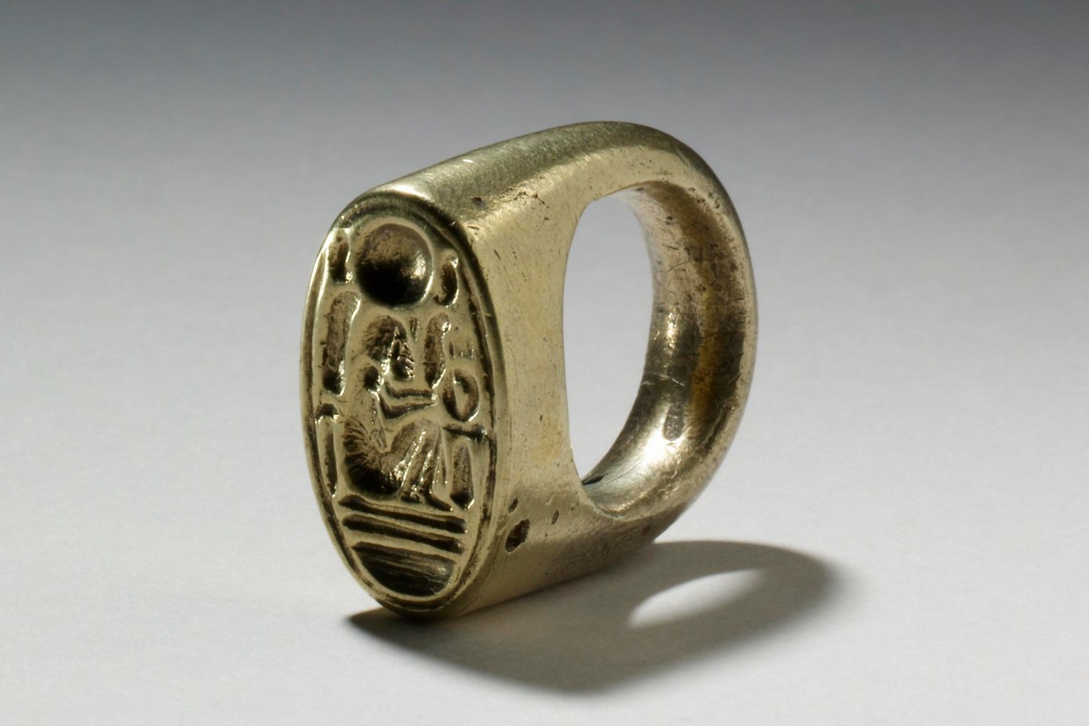 Как золото прошло путь от слитков до обезличенных счетов и что сегодня важно знать инвестору