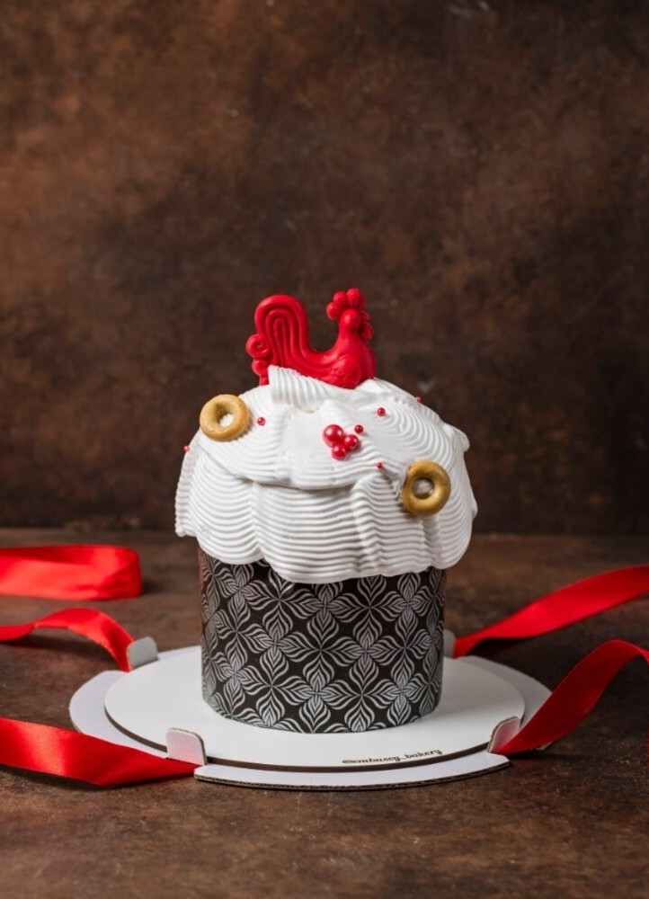 Суши-кулич, орешки-яйца и сдоба с петушками. Какие и за сколько пасхальные угощения продают в Минске