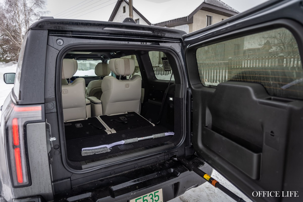 Внедорожник, который нас удивил. Устроили тест-драйв премиального ROX 01 среди сугробов