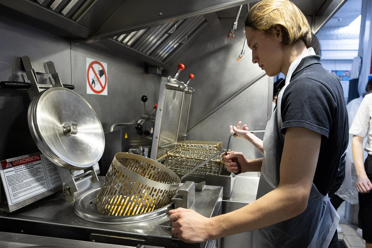 История успеха: как сеть KFC за 10 лет изменила рынок фастфуда в Беларуси 