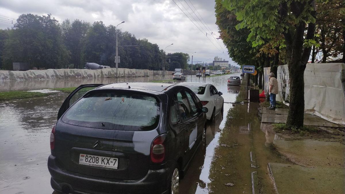 В Минске потоп: не ходят некоторые автобусы и трамваи, затопило торговые центры