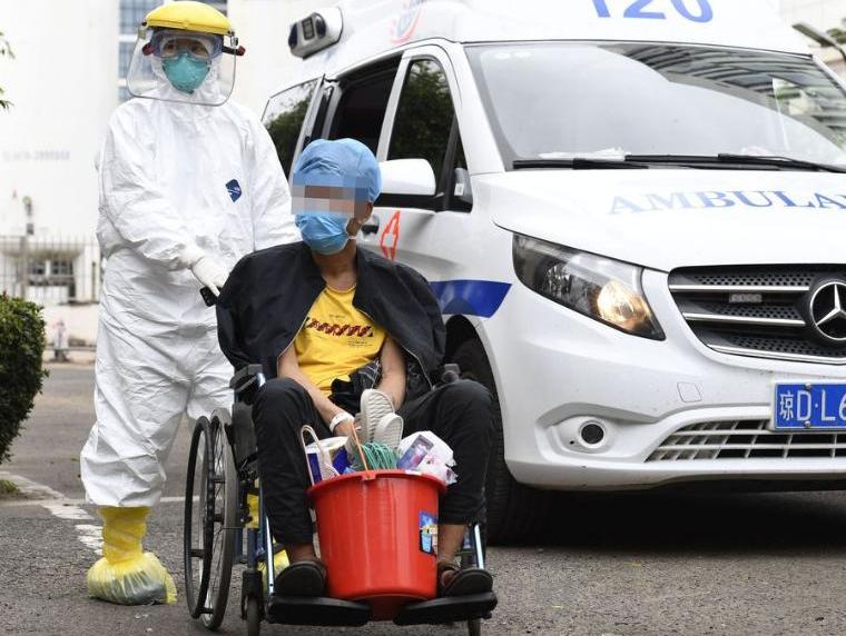 Хроники коронавируса: число умерших превысило 2 000? Россия закрывает въезд китайцам