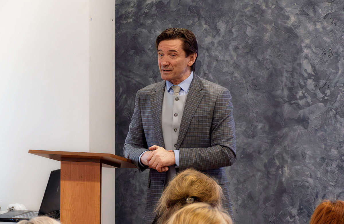 «Даже самый талантливый ребенок на&nbsp;одном таланте не&nbsp;выедет». Поговорили с&nbsp;директором легендарной Глебовки