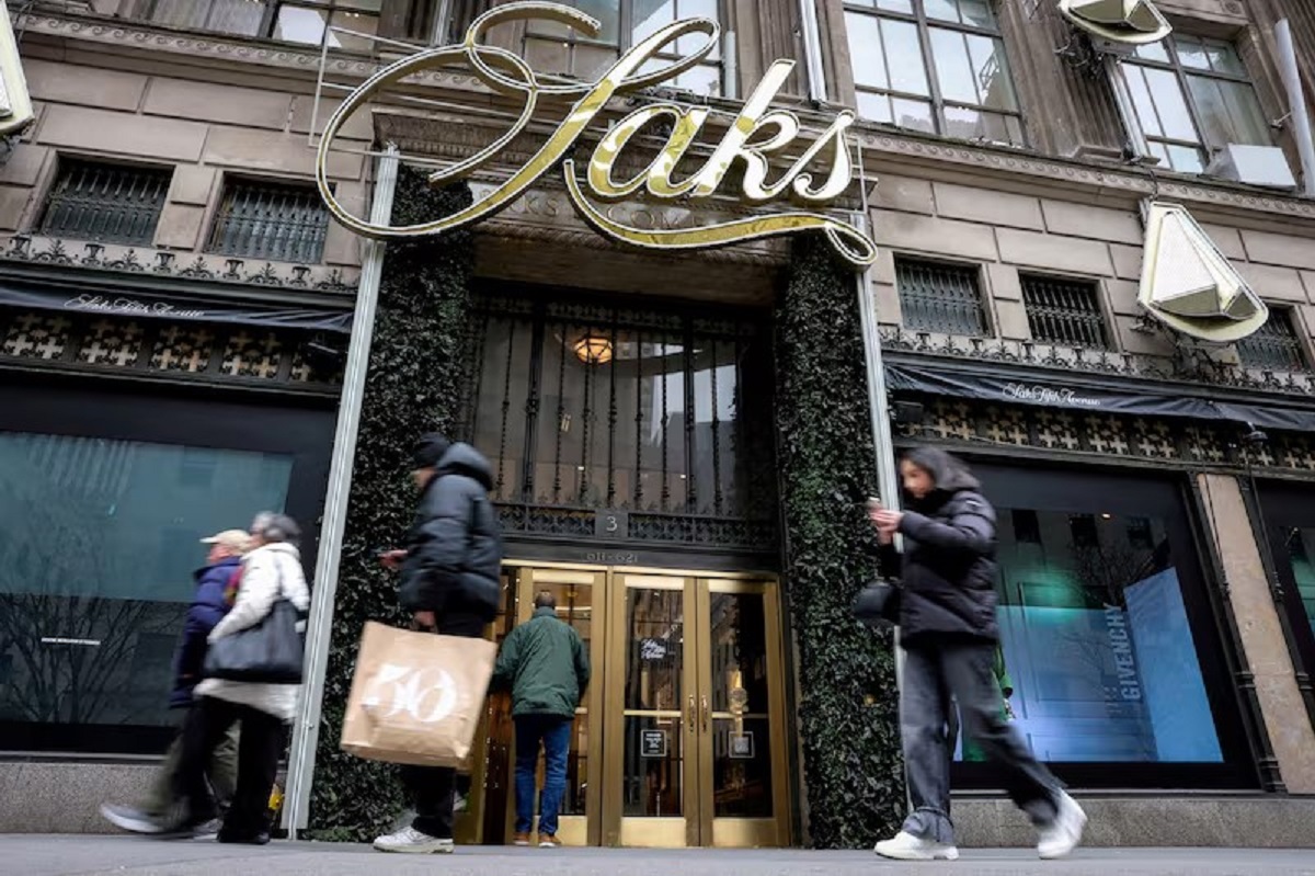 Сеть дорогих магазинов Saks получит $1 млрд, чтобы избежать банкротства