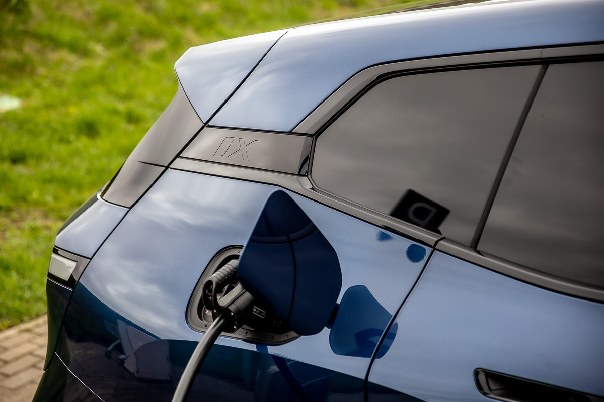 С начала года — плюс 5,3 тыс. В Минэкономики рассказали, что в Беларуси со спросом на электромобили