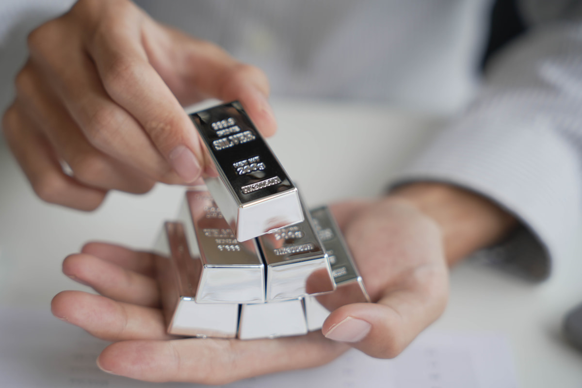 Никогда в истории серебро не стоило так дорого. Что это значит для белорусских инвесторов