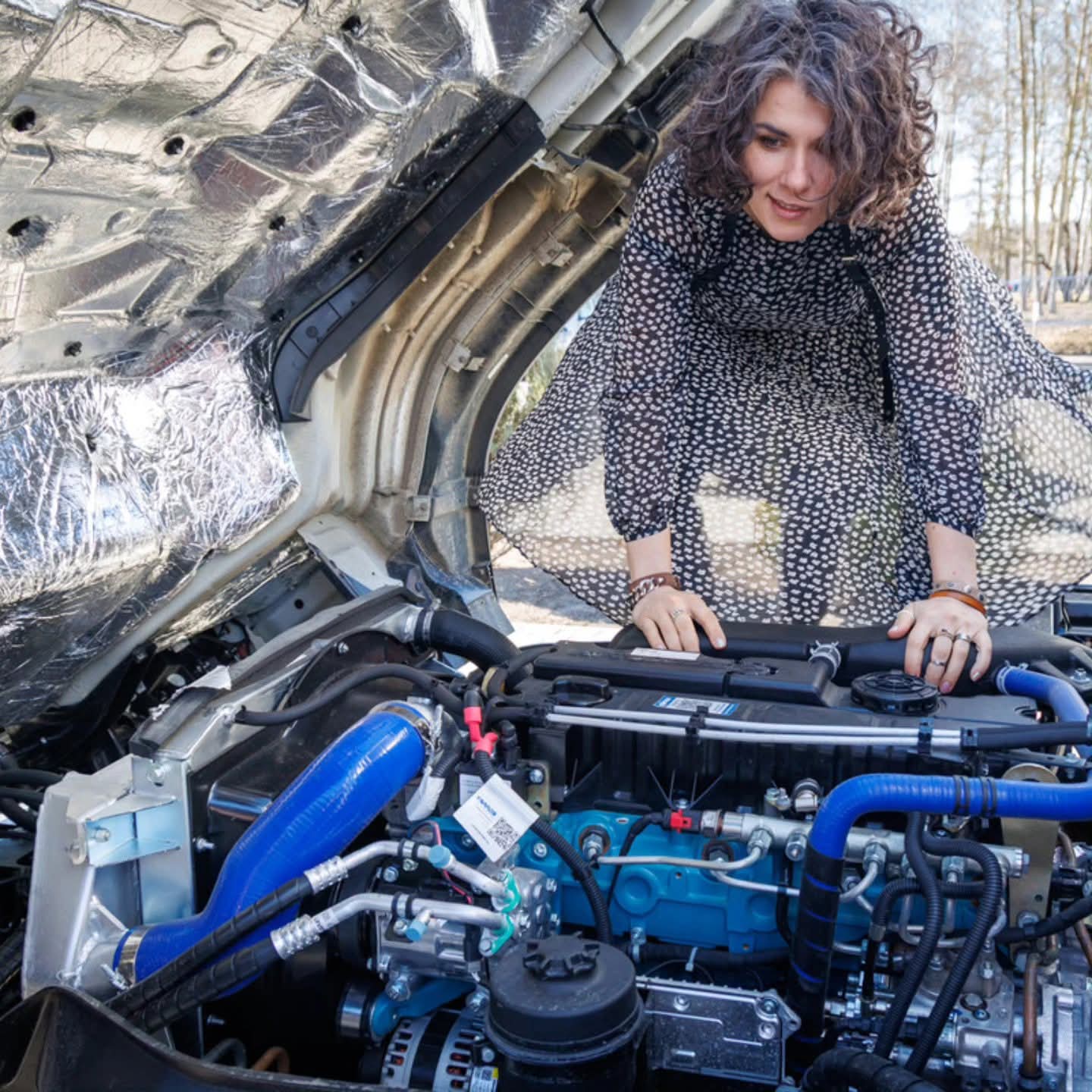 «Муж орет на каждом светофоре». Обсудили с АвтоМашей сексизм на дорогах, материнство и почему страшно разводиться