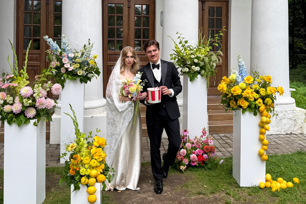 От свиданий в KFC до полета на шаре: ресторан преподнес влюбленным свадебный подарок 