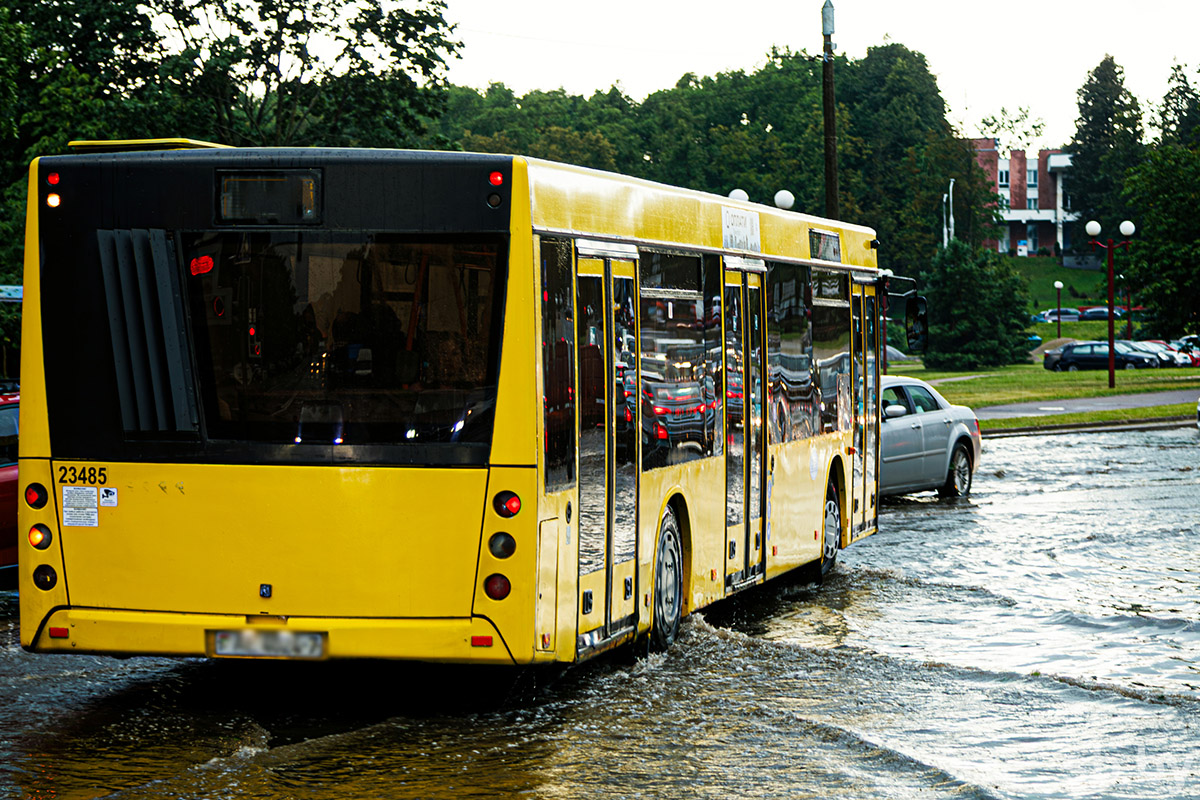 В Минске из-за дождей остановилось движение отдельных маршрутов общественного транспорта