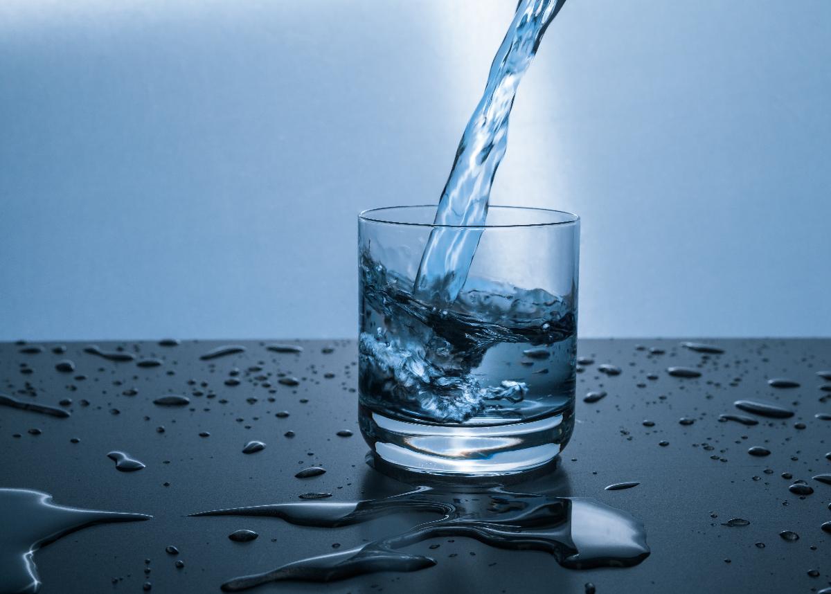 Как пить дать: сколько воды в день нужно офисному работнику