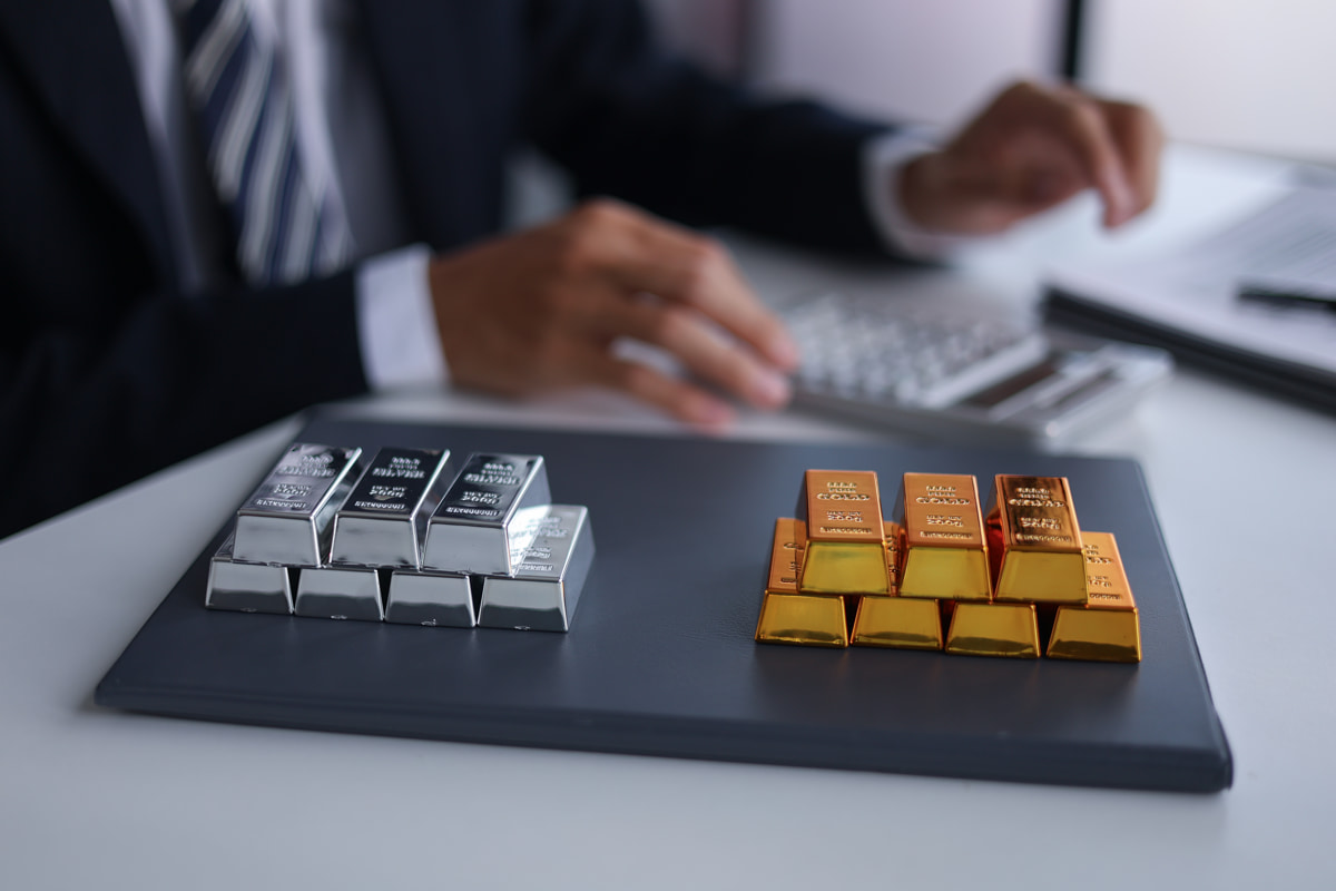 Видимо, золото и серебро продолжать дорожать. Стоит ли белорусам сберегать в металлах?
