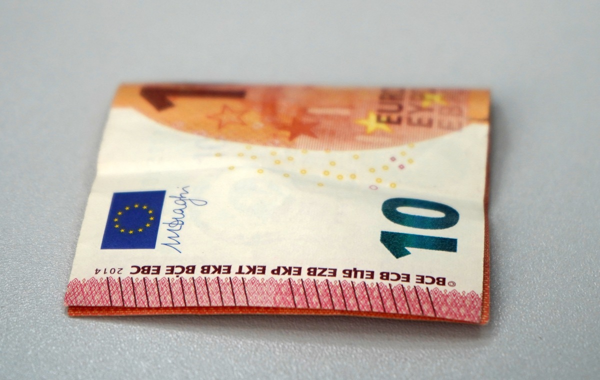 Нацбанк исключил евро из корзины иностранных валют. Что это значит