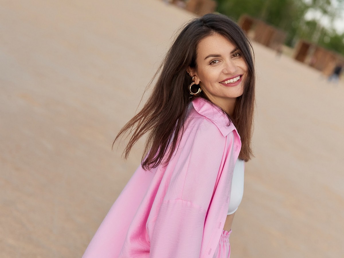 «Бояться синтетики&nbsp;— все равно, что застрять в&nbsp;прошлом». Поговорили с&nbsp;основательницей бренда Krasa о&nbsp;платьях, разводе и&nbsp;доме в&nbsp;деревне