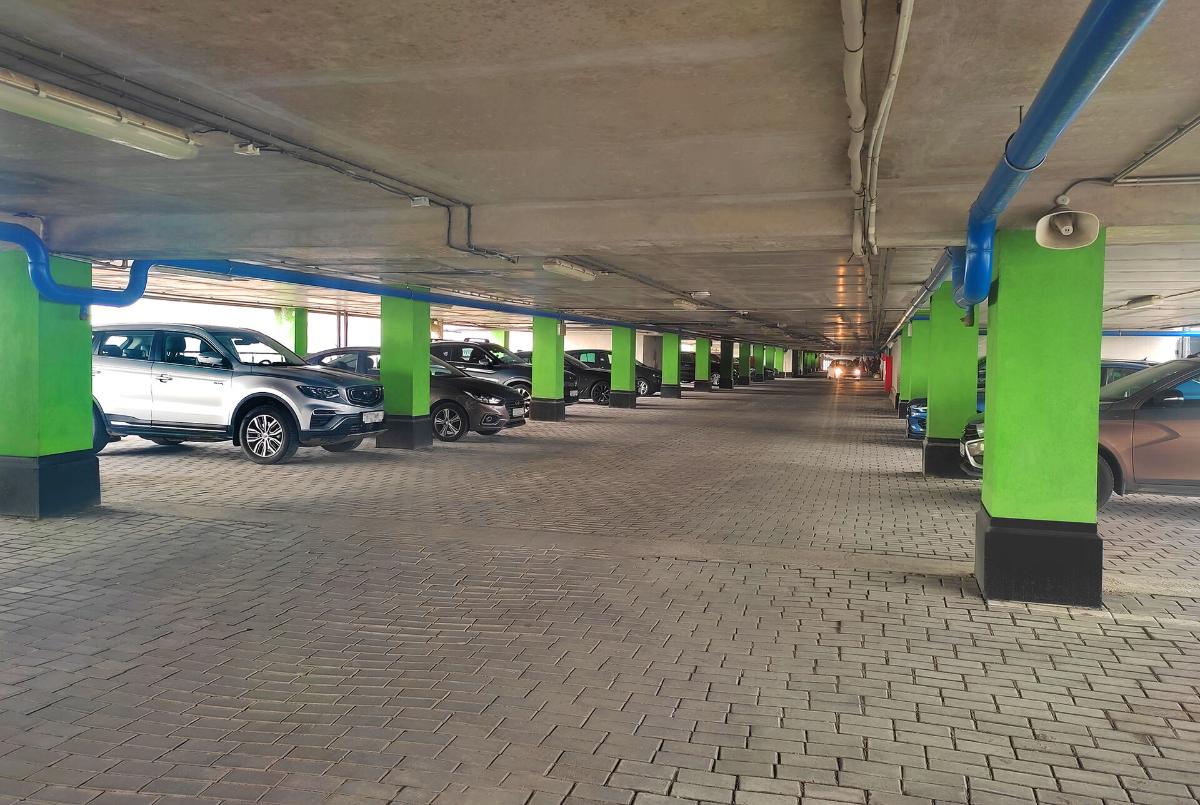 «Червенский» ввел плату за подземный паркинг. Сравнили цены с другими ТЦ Минска