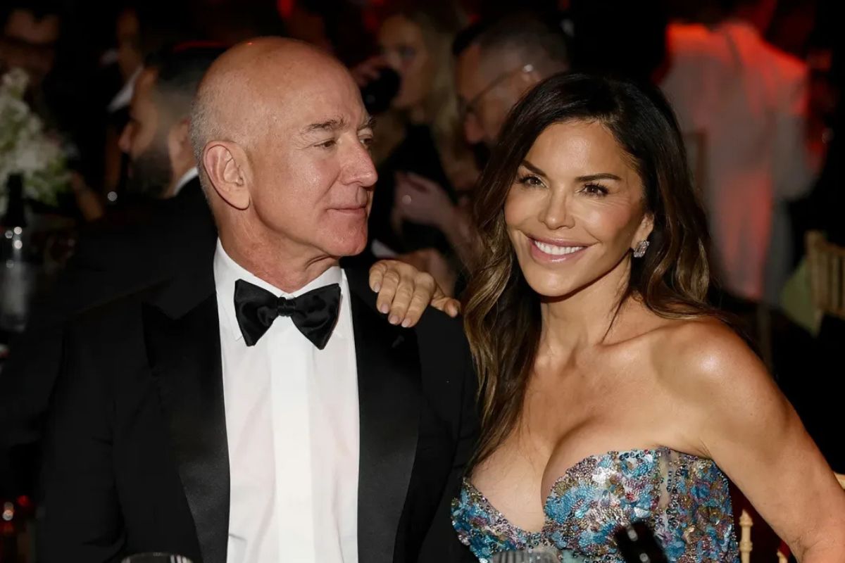 Безос хочет отдать роль девушки Джеймса Бонда своей новой жене