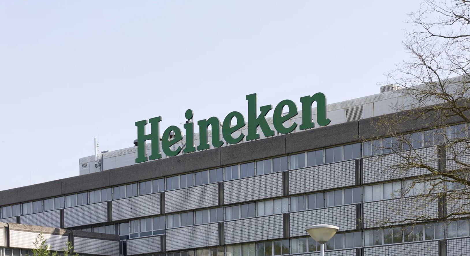 Heineken на фоне снижения продаж решила сократить до шести тысяч работников 