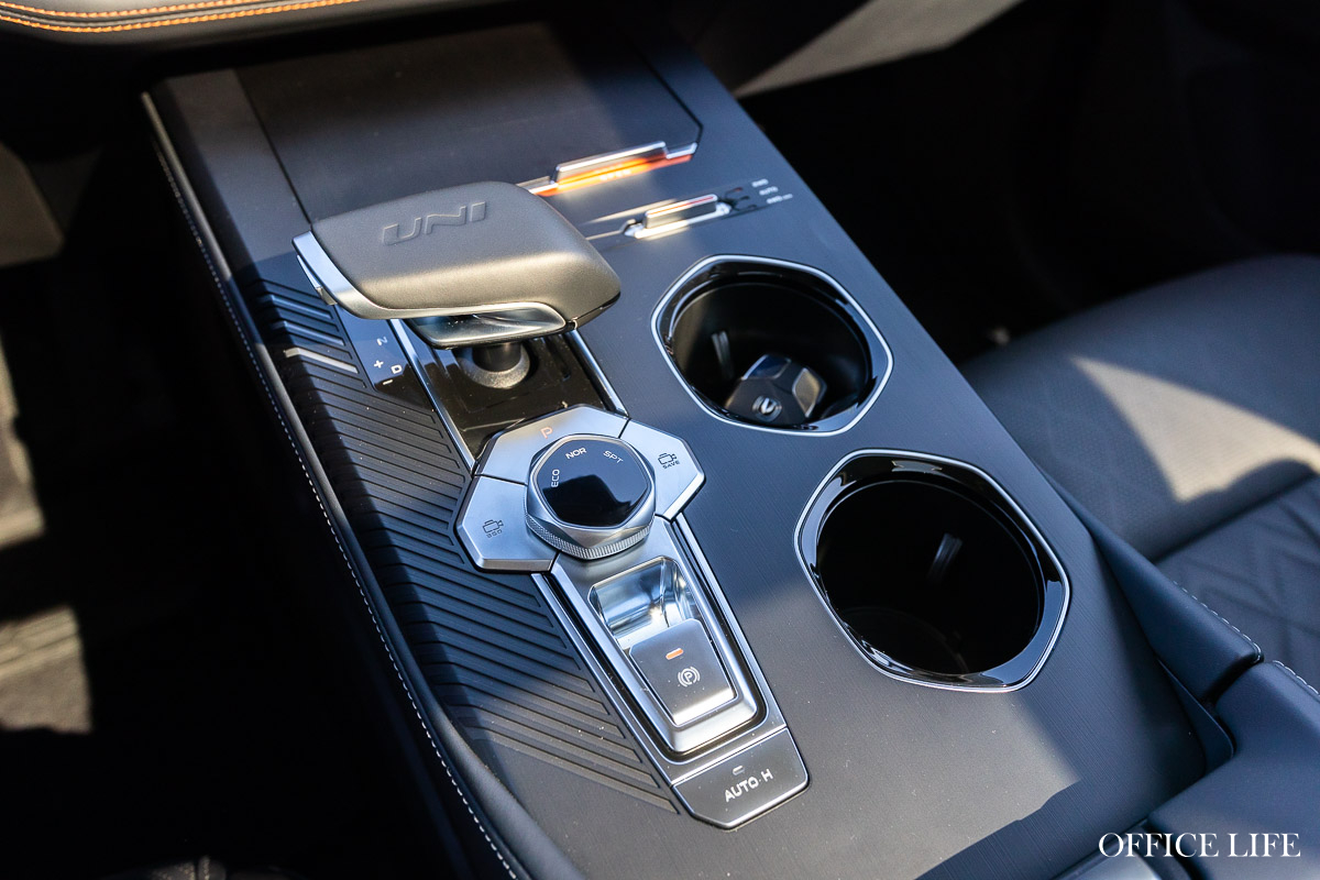 «Машина, которая забирает часть функций водителя». Протестировали флагманский кроссовер от Changan с директором «Мира фитнеса»