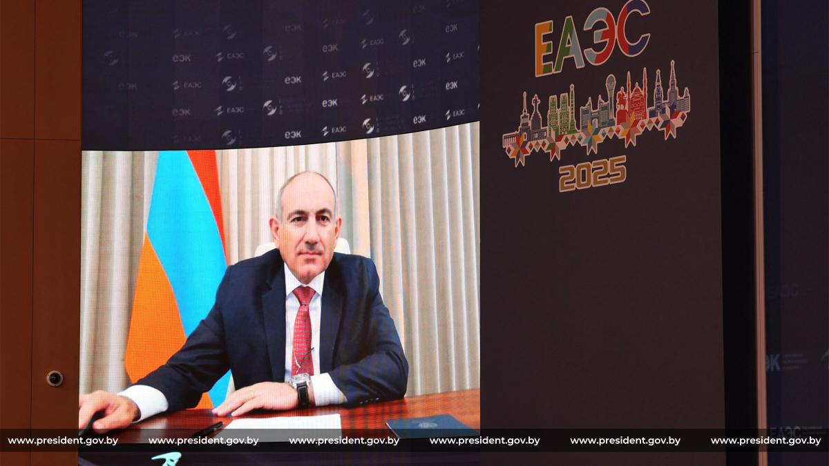 ЕАЭС 2.0, финансовый рынок и ИИ. Что обсуждали на пленарном заседании экономического форума в Минске