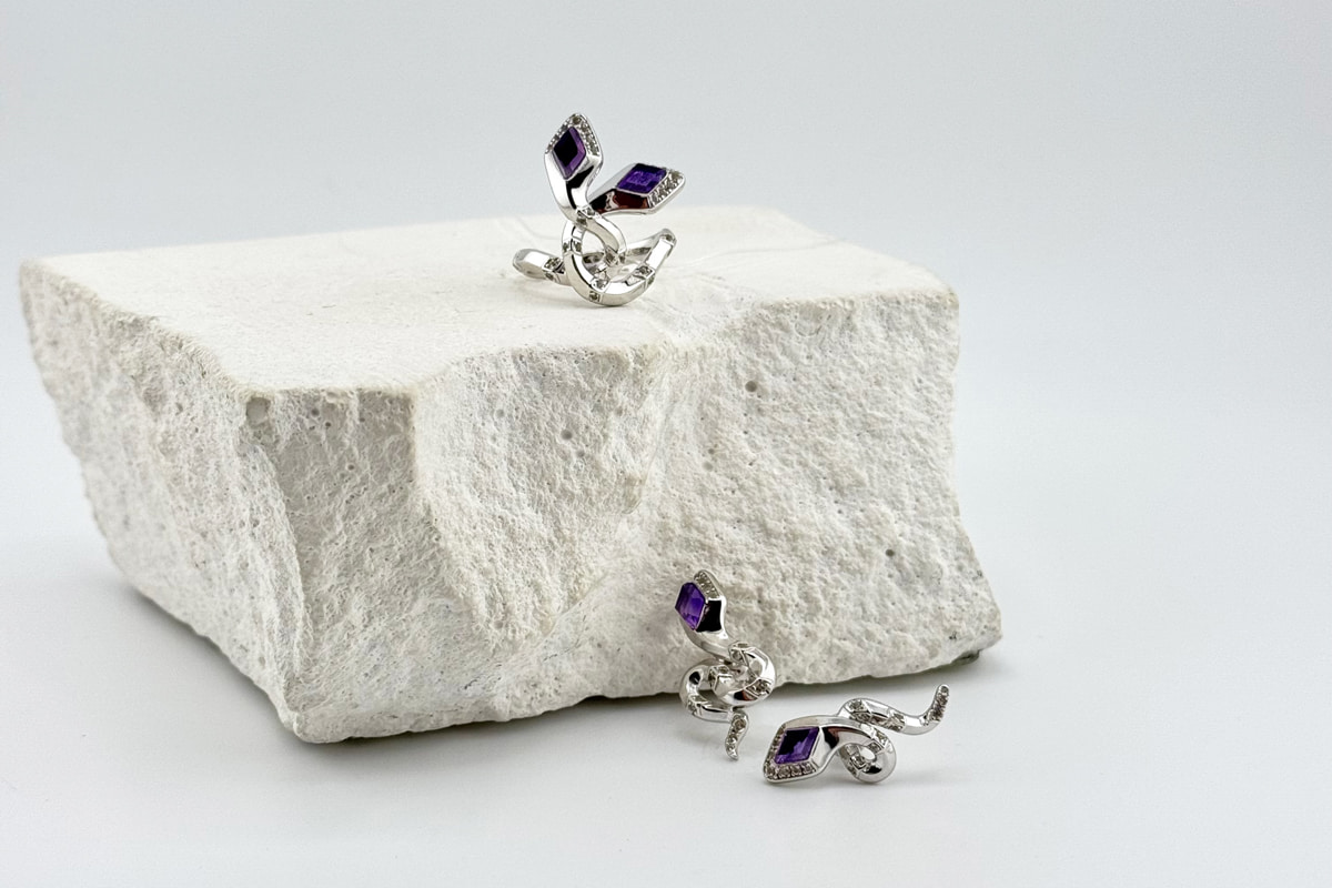 Танцующие бриллианты, турмалин и шпинель: в Минске проходит выставка «Украшения для бизнес-леди»