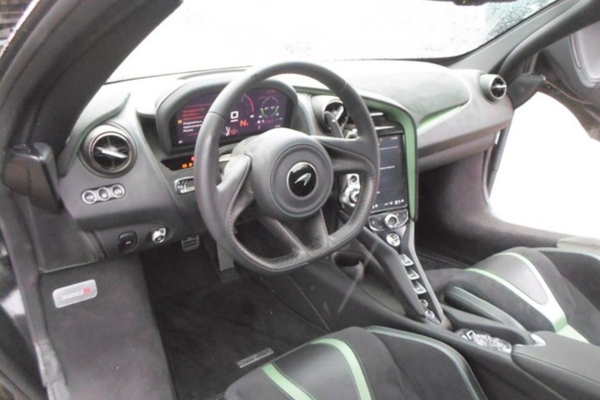 На&nbsp;белорусском аукционе продают конфискованный спорткар от&nbsp;McLaren. Сколько стоит