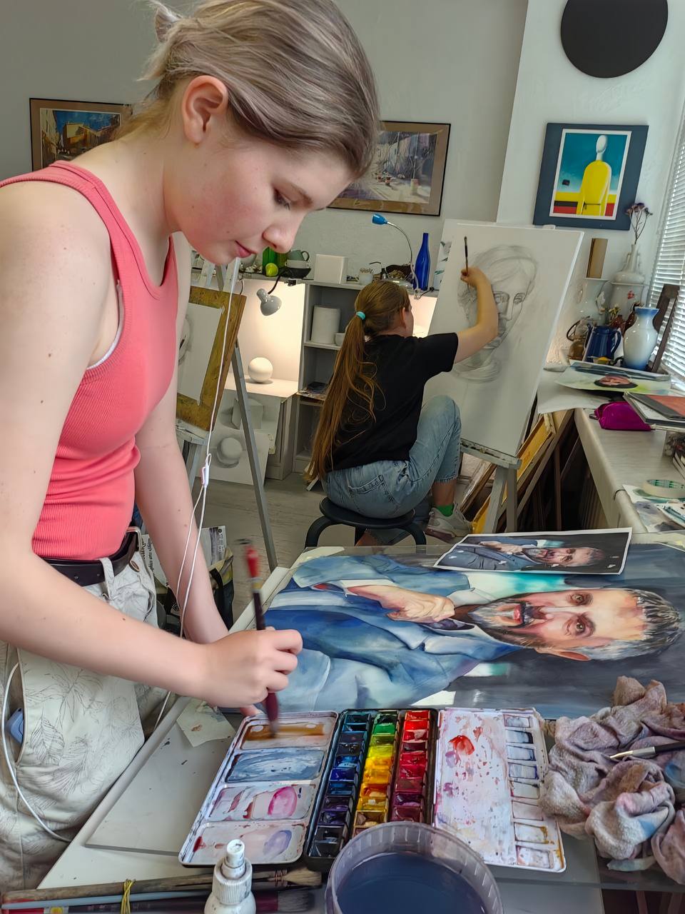 «На плохой бумаге хорошей работы не получится». Как открыть студию рисования