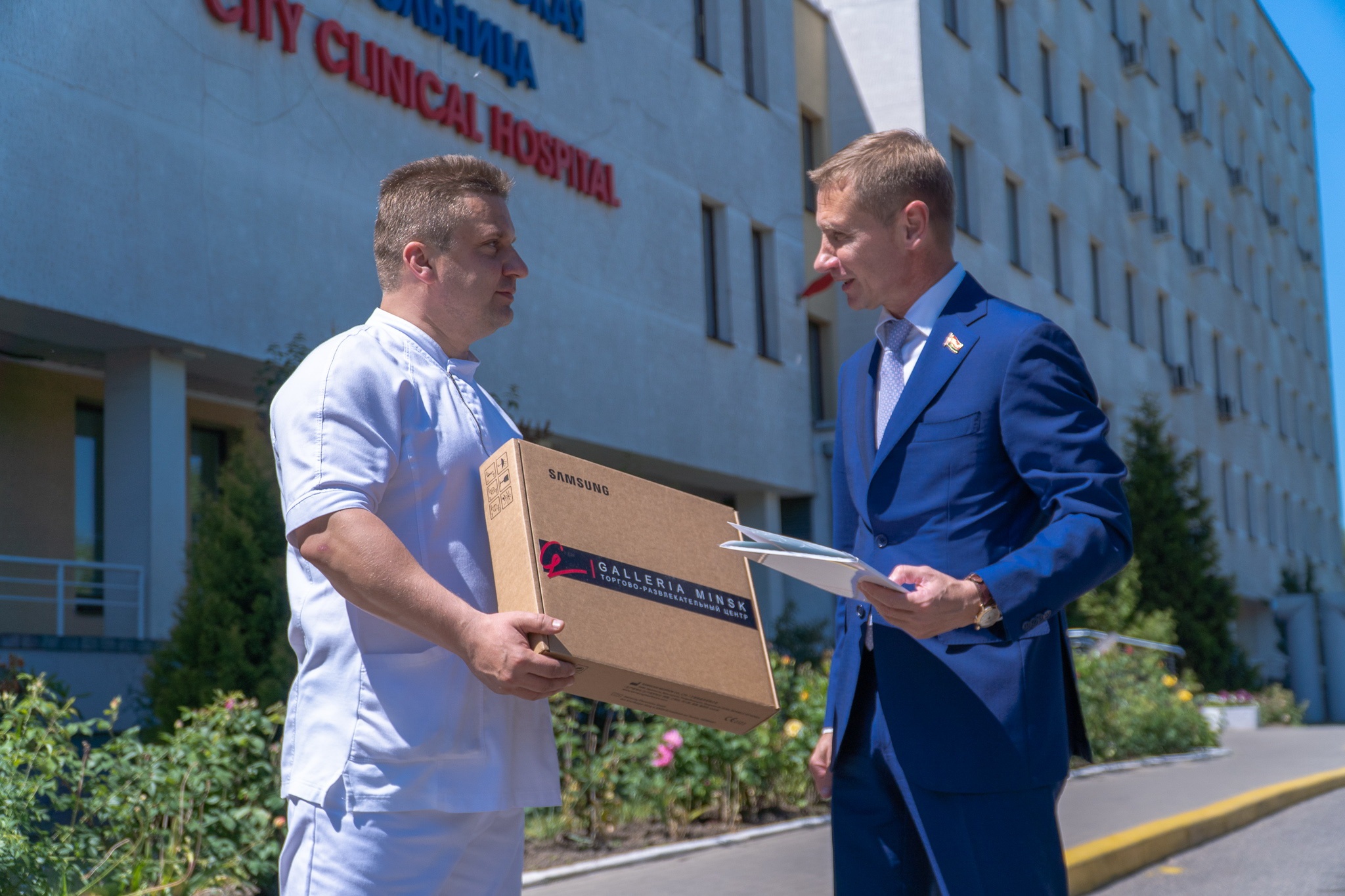 ТРЦ Galleria Minsk поздравил медиков и помог минской больнице