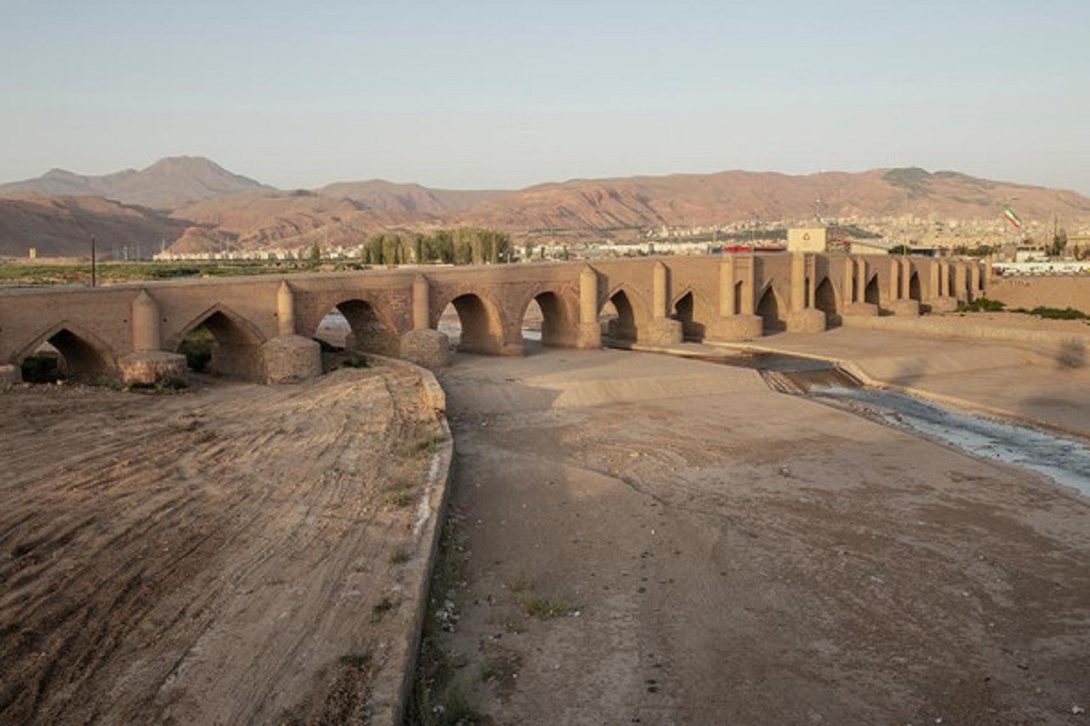 Перенос столицы из-за засухи и выпуск 400 дронов в сутки. Что мы знаем об экономике Ирана