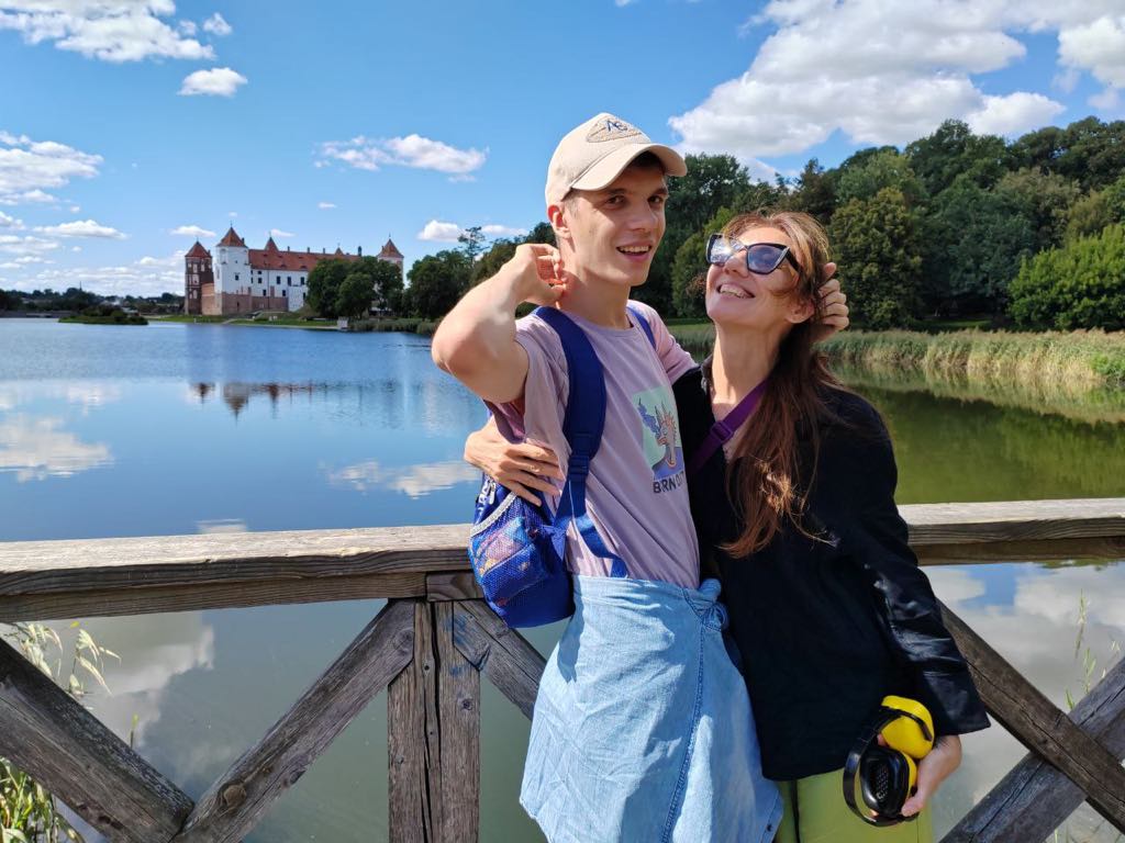 «Это Ваня, у него аутизм, пропустите, пожалуйста». Как живет мама, которая открыла в Минске мастерскую для взрослых с аутизмом