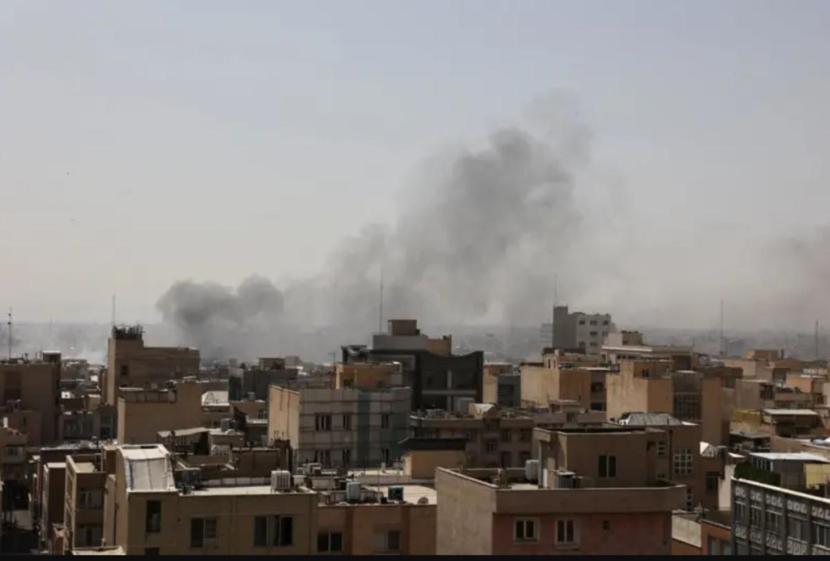 «Не проводить съемку ударов». МИД дал рекомендации белорусам в зоне конфликта в Иране