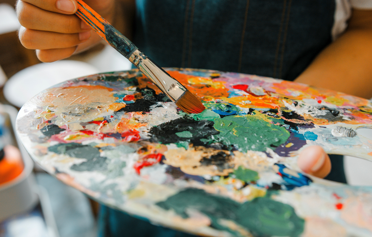 Утренний рейв, новый «Голый пистолет» и бесплатные уроки рисования: афиша с 11 по 17 августа