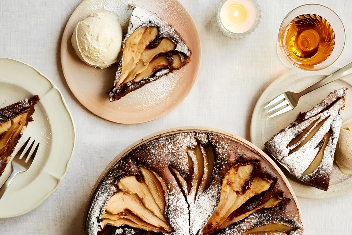 Выходные дома: смотрим сериал о том, что любовь повсюду, и готовим грушевый торт