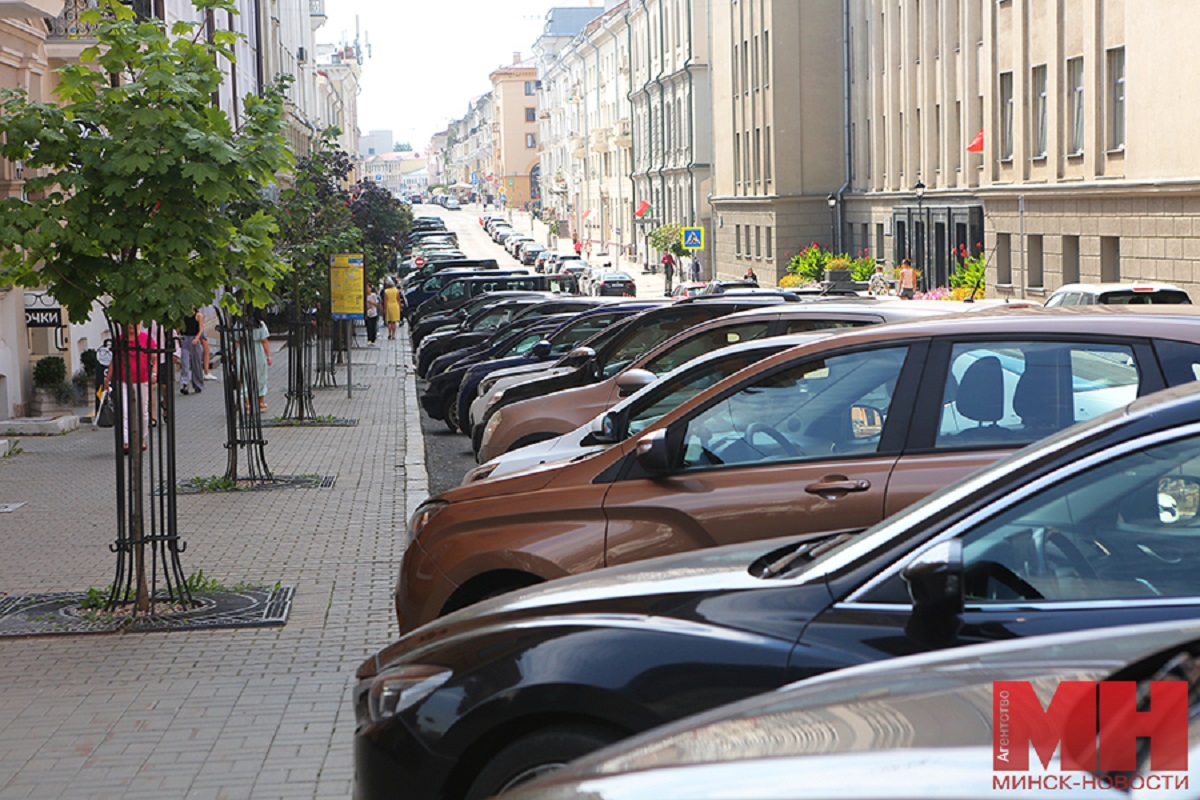 В Беларуси изменят законодательство, чтобы заставить автовладельцев платить за парковки