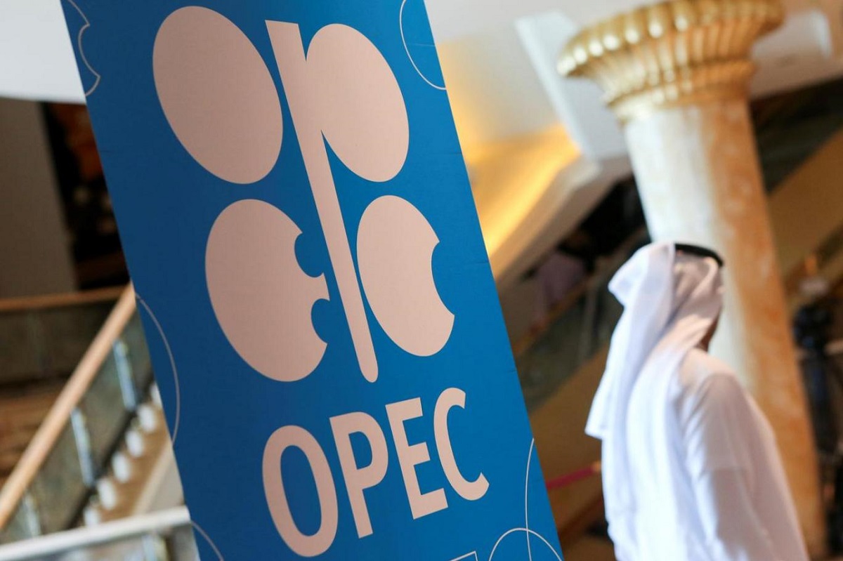Страны ОПЕК+ договорились о сокращении добычи нефти на 2,2 млн баррелей в сутки