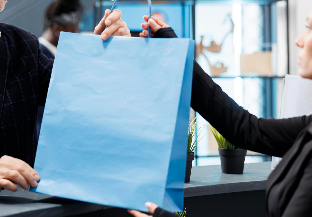 Лимит на «безлимит», налог на сувениры и много Гренландии — неделя за три минуты