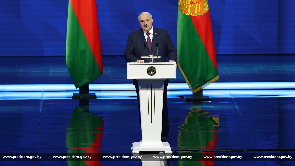 Лукашенко подписал поправки в закон о президенте