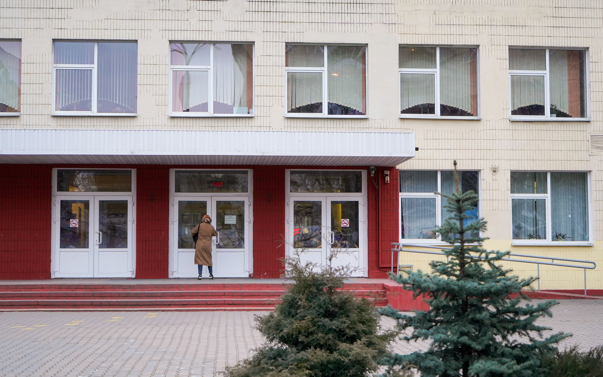 Стало известно, когда школы откажутся от бумажных дневников